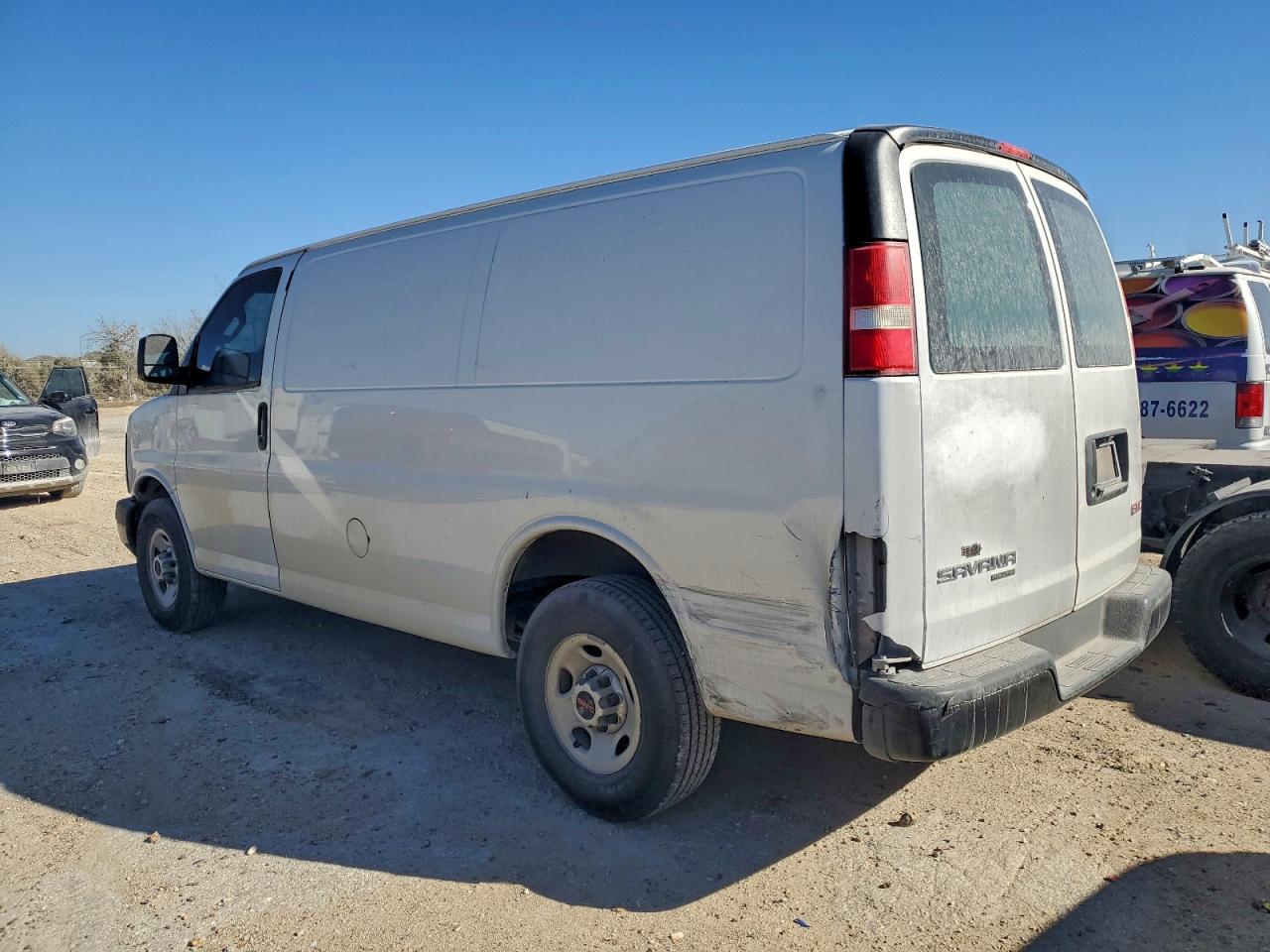 2016 GMC SAVANA G2500 photo 2