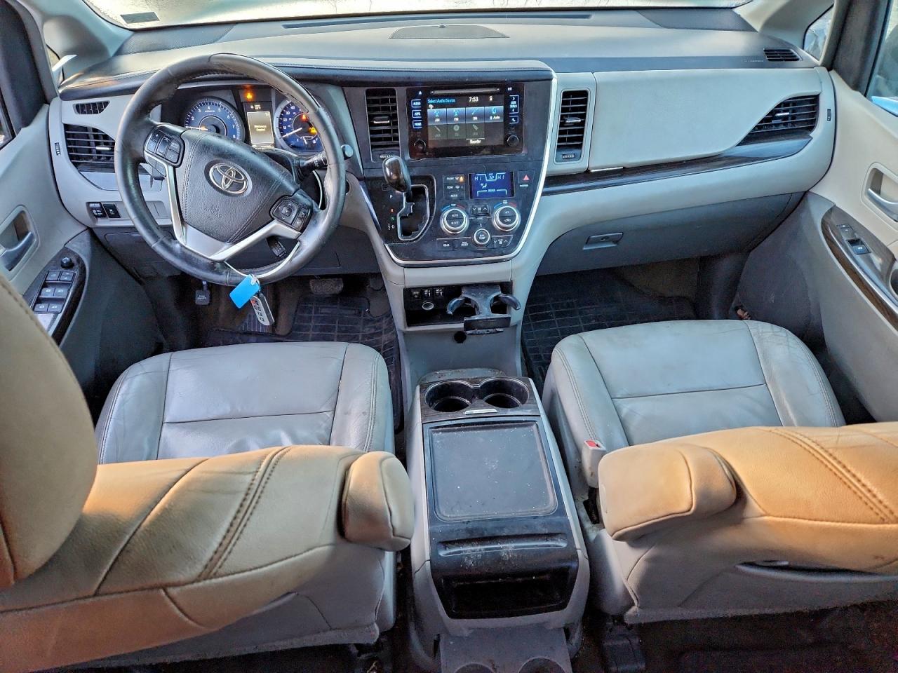 2015 TOYOTA SIENNA XLE photo 8