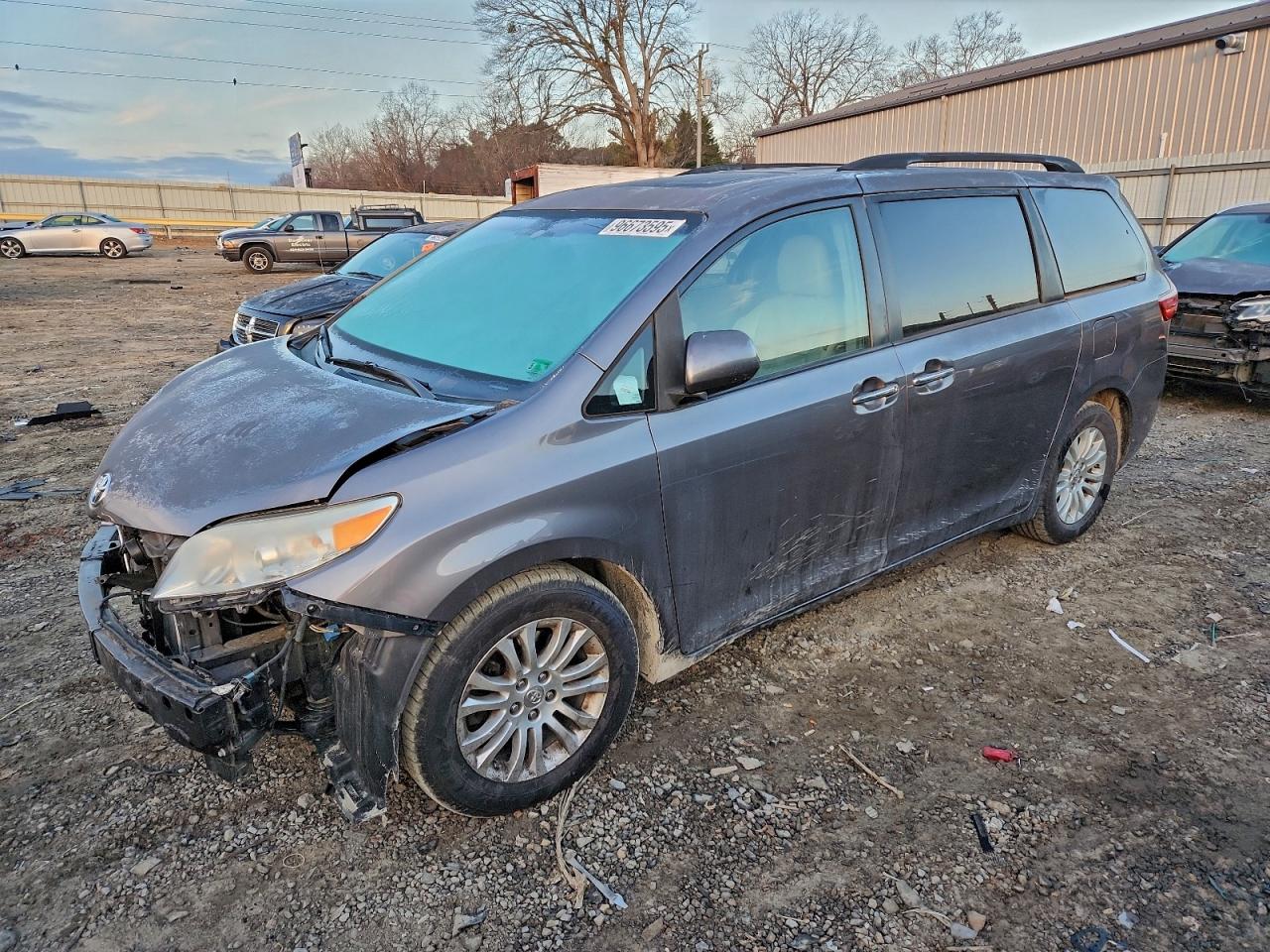 2015 TOYOTA SIENNA