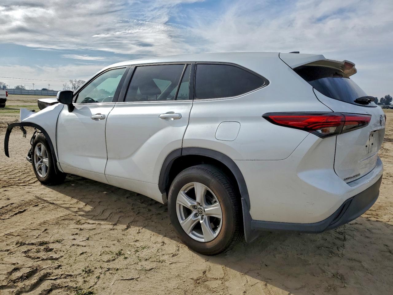 2022 TOYOTA HIGHLANDER L photo 2