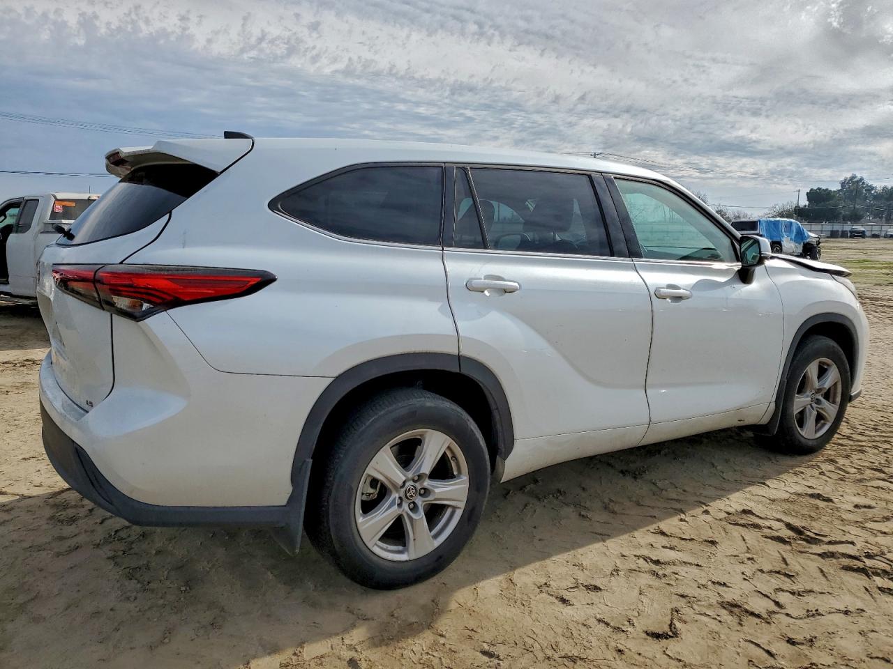 2022 TOYOTA HIGHLANDER L photo 3