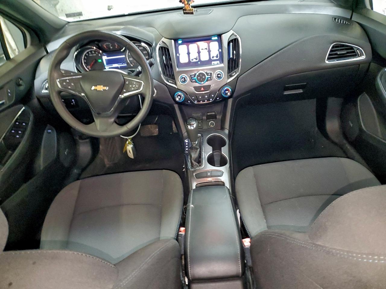 2017 CHEVROLET CRUZE LT photo 8