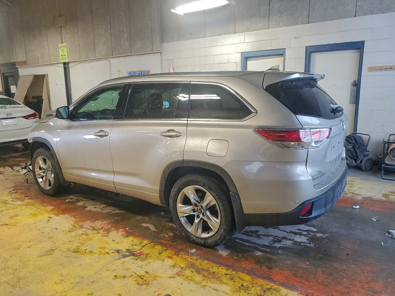2016 TOYOTA HIGHLANDER LIMITED photo 2