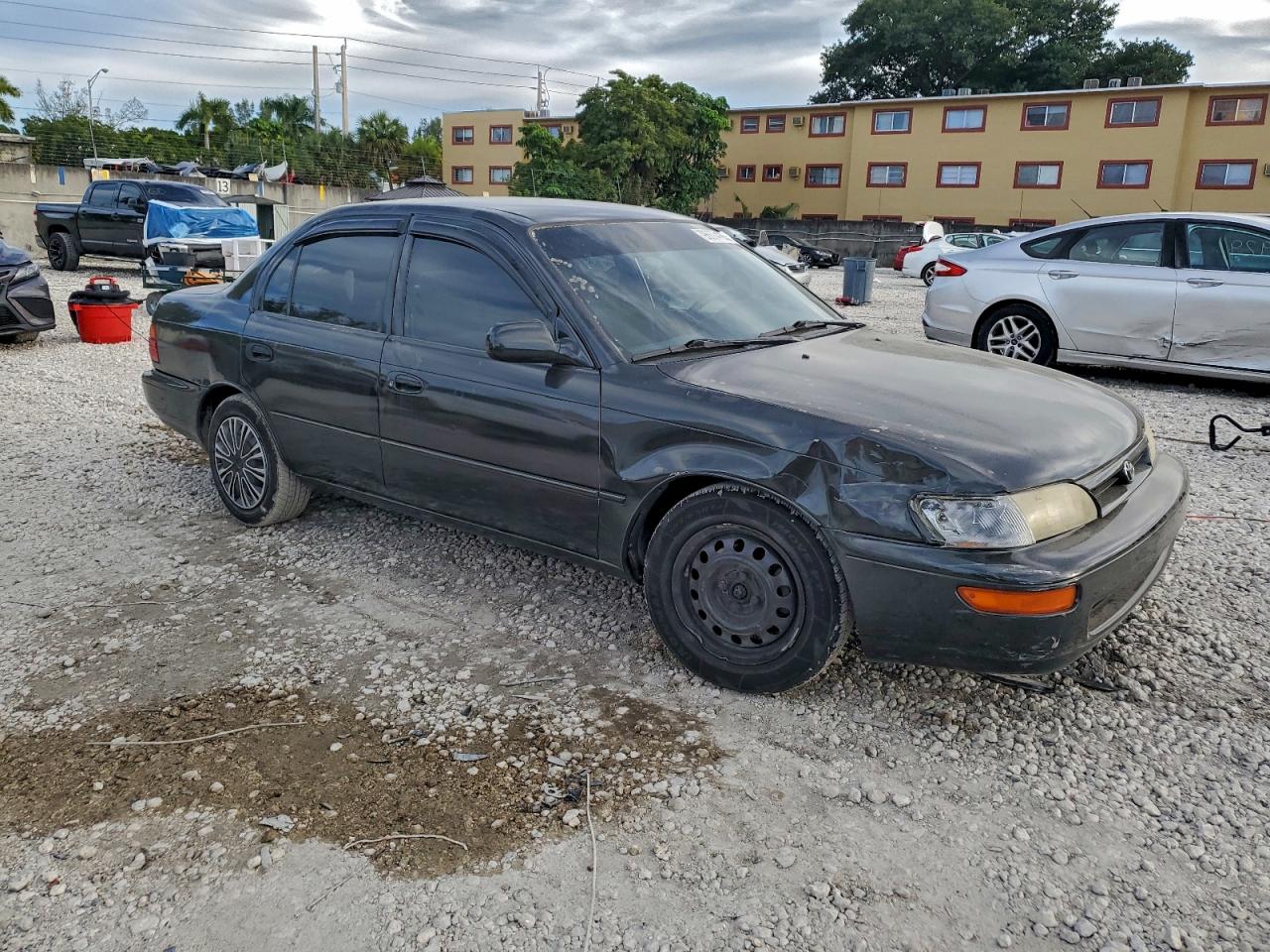 1995 TOYOTA COROLLA LE photo 4
