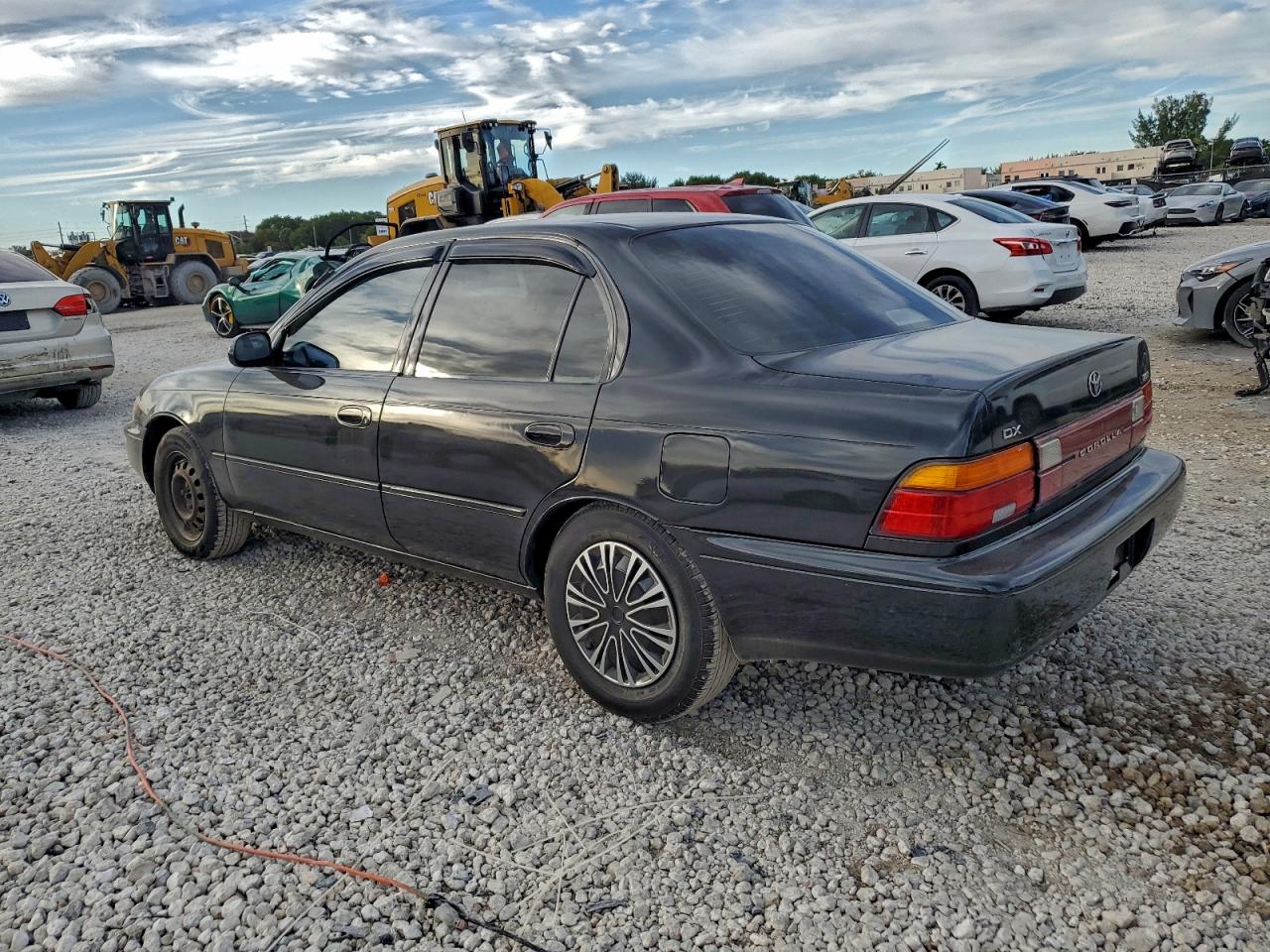 1995 TOYOTA COROLLA LE photo 2