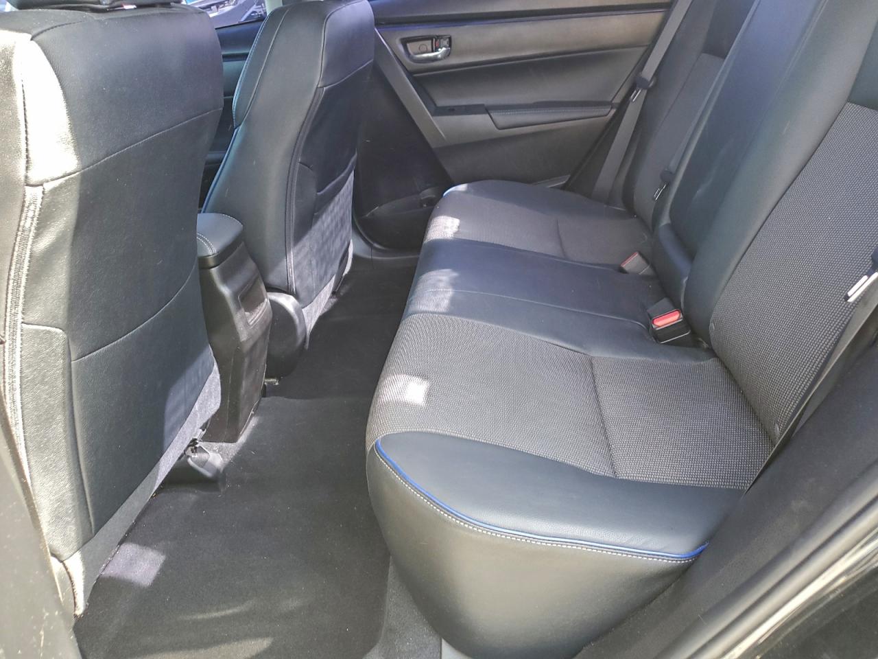 2018 TOYOTA COROLLA L photo 10