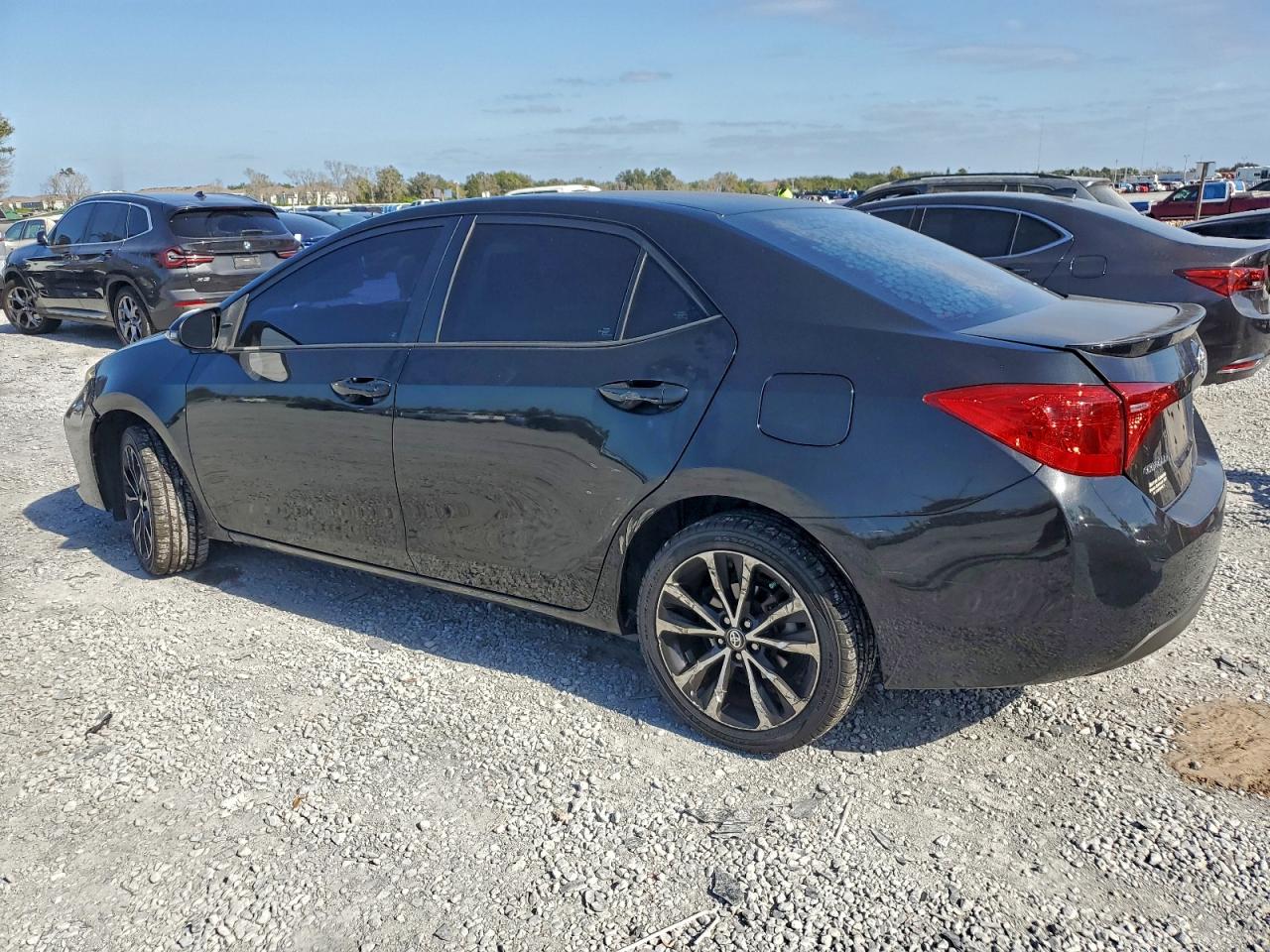 2018 TOYOTA COROLLA L photo 2