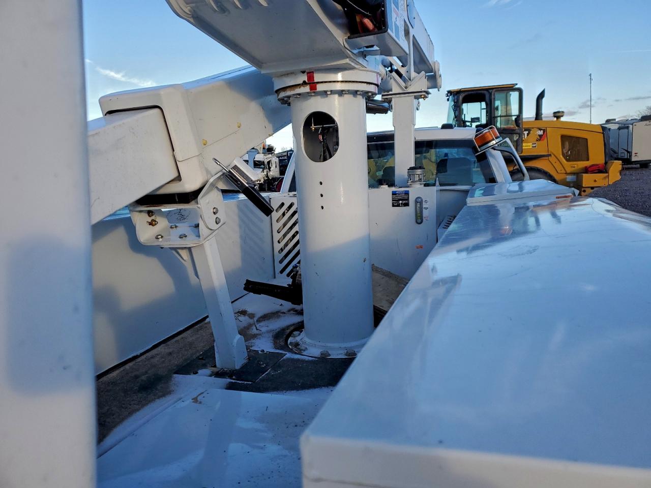 2025 FORD F550 SUPER DUTY BUCKET TRUCK photo 10