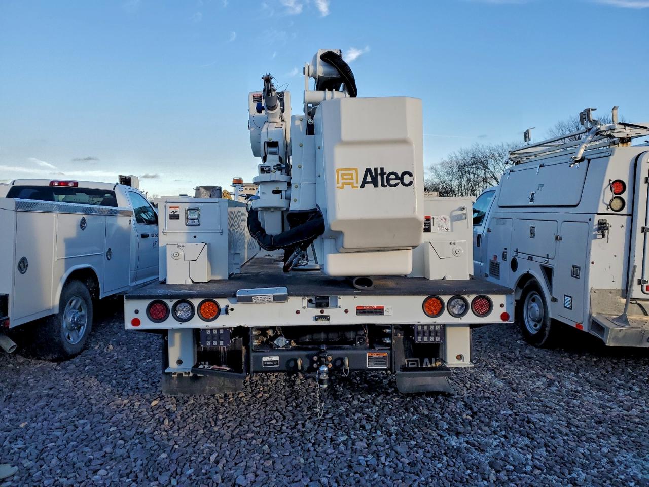2025 FORD F550 SUPER DUTY BUCKET TRUCK photo 6