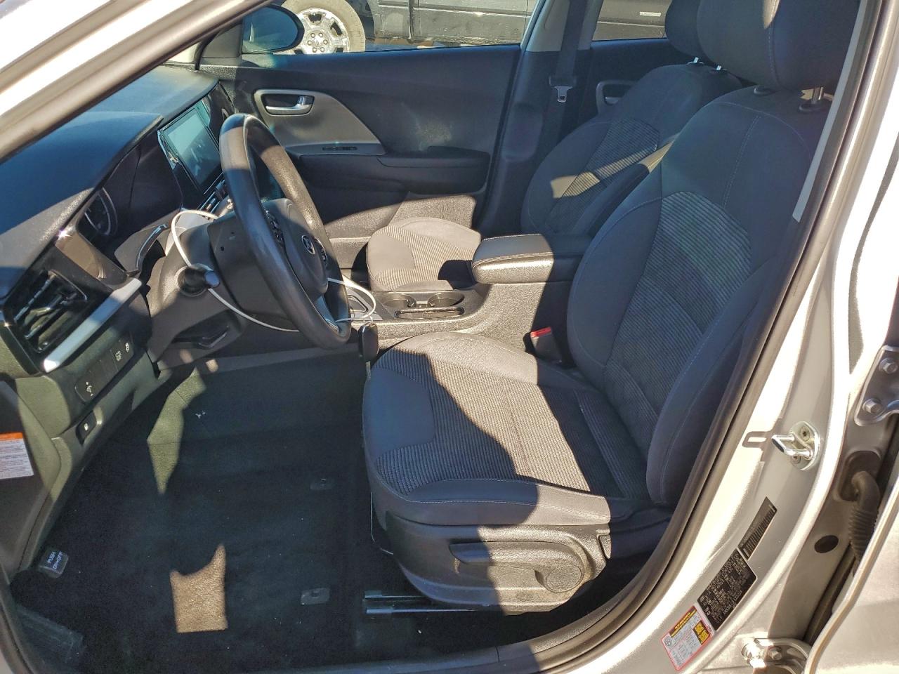 2020 KIA NIRO LX photo 7