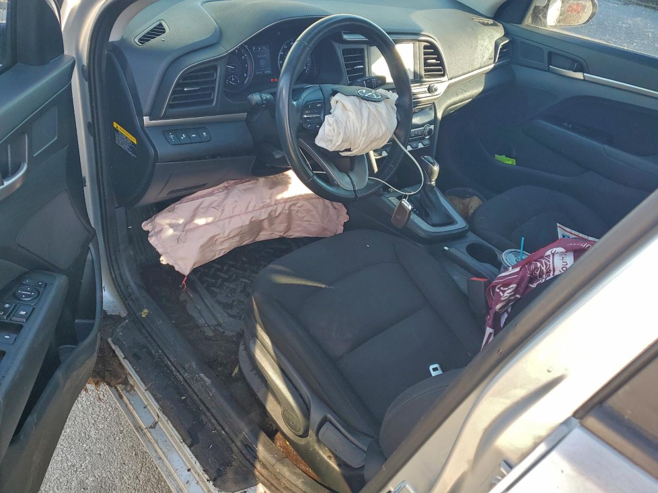 2019 HYUNDAI ELANTRA SEL photo 8