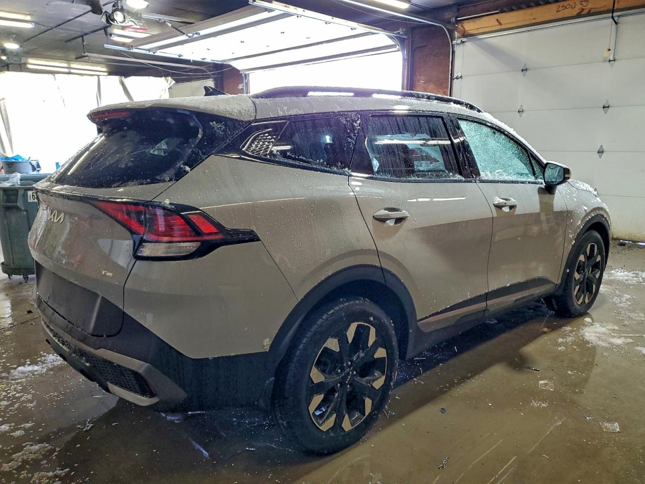 2023 KIA SPORTAGE X LINE photo 3