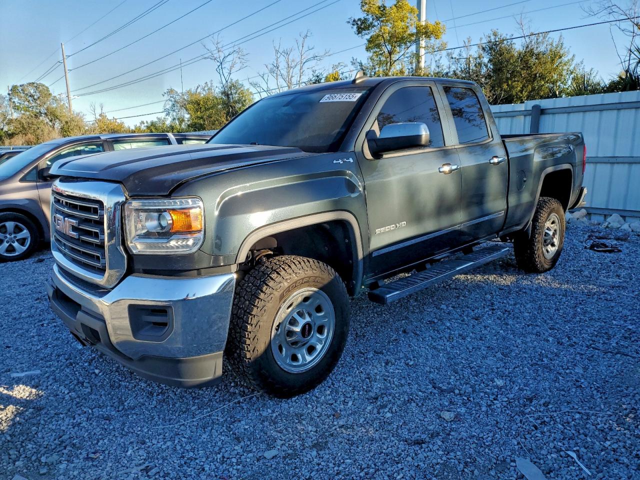 2017 GMC SIERRA K2500 HEAVY DUTY — FRONT END damage — photo 1