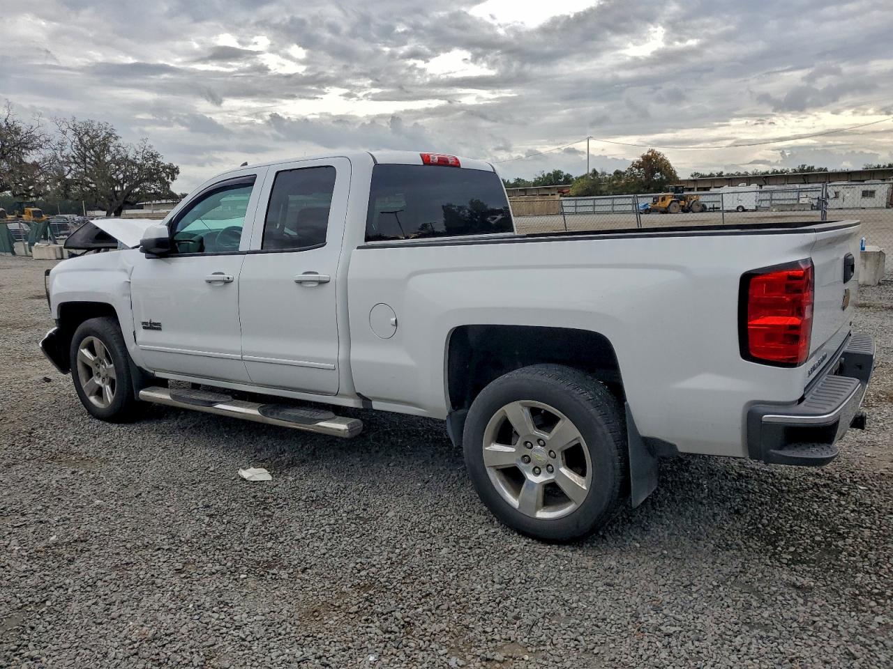 2016 CHEVROLET SILVERADO C1500 LT photo 3