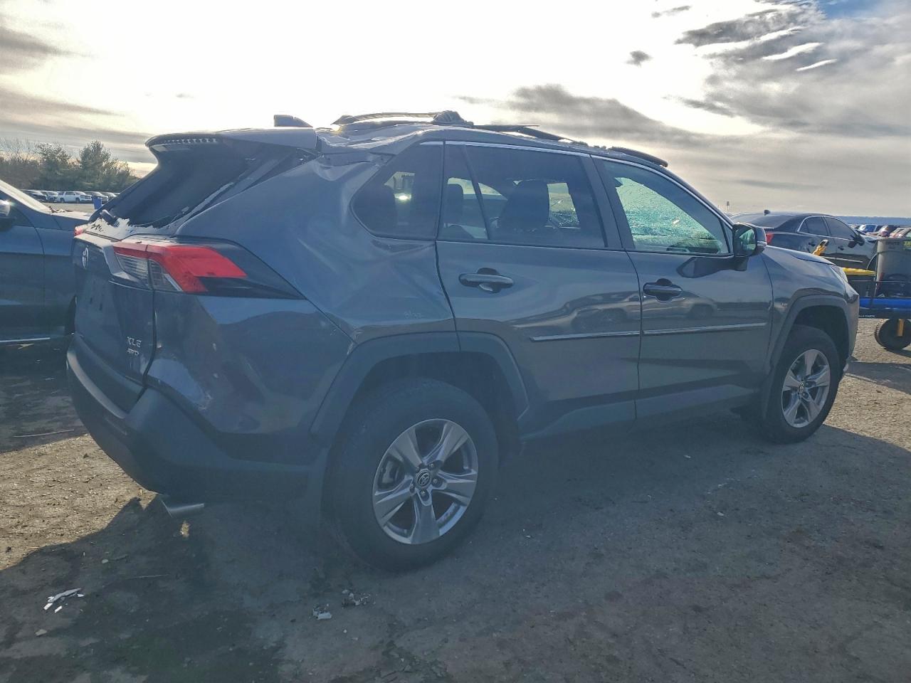 2025 TOYOTA RAV4 XLE photo 3