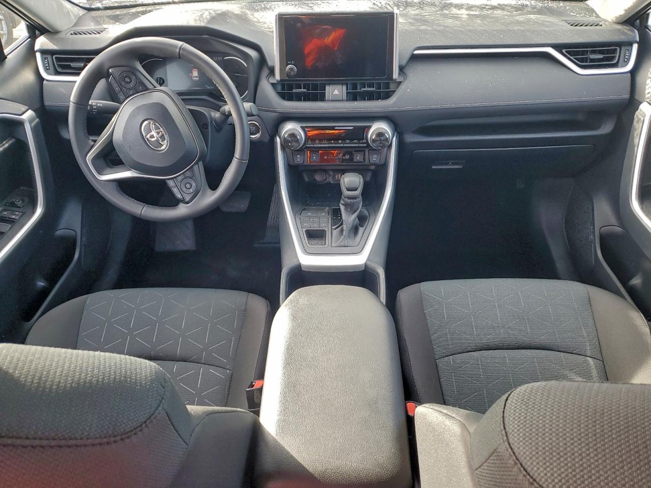 2025 TOYOTA RAV4 XLE photo 8