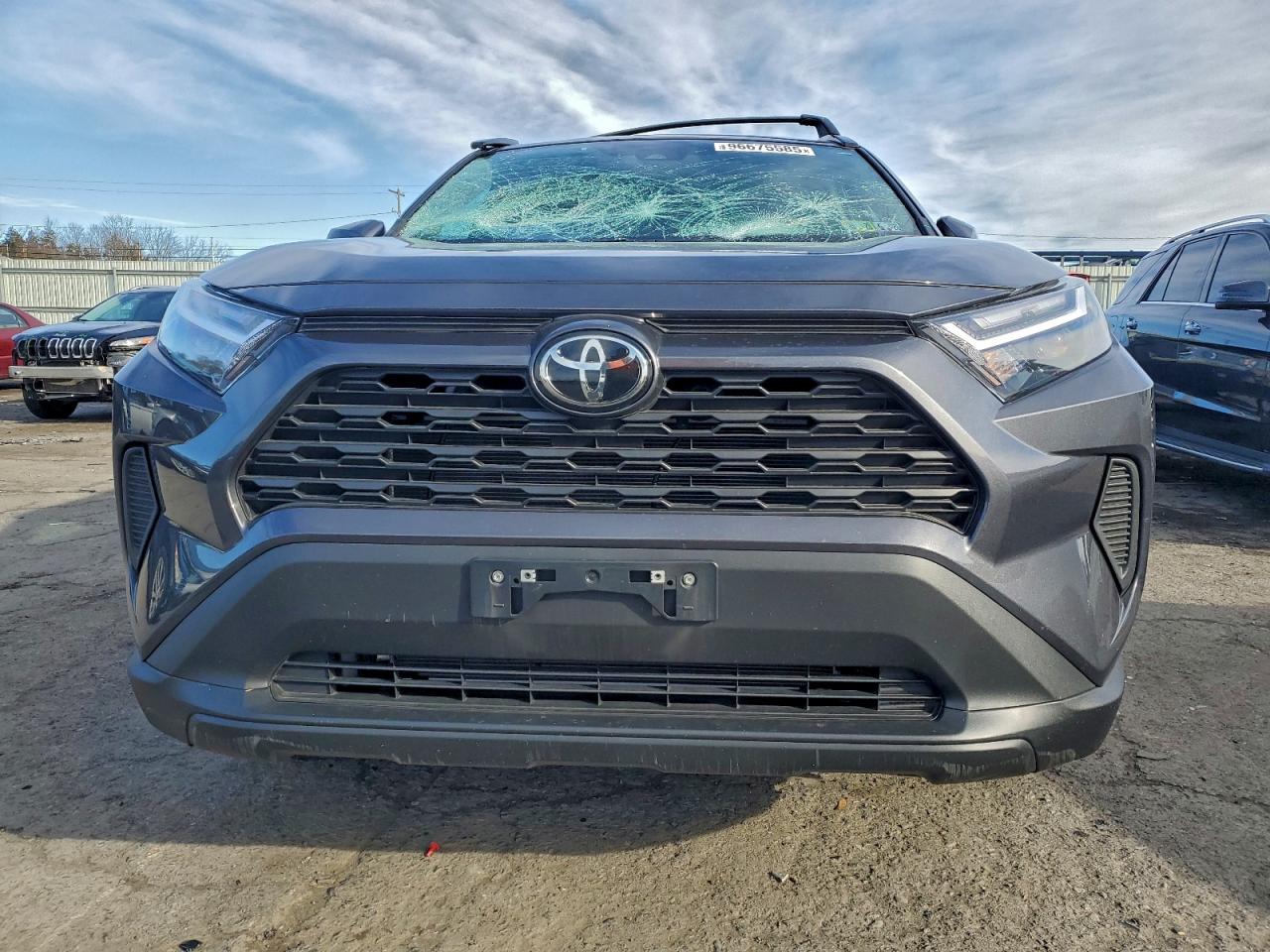 2025 TOYOTA RAV4 XLE photo 5