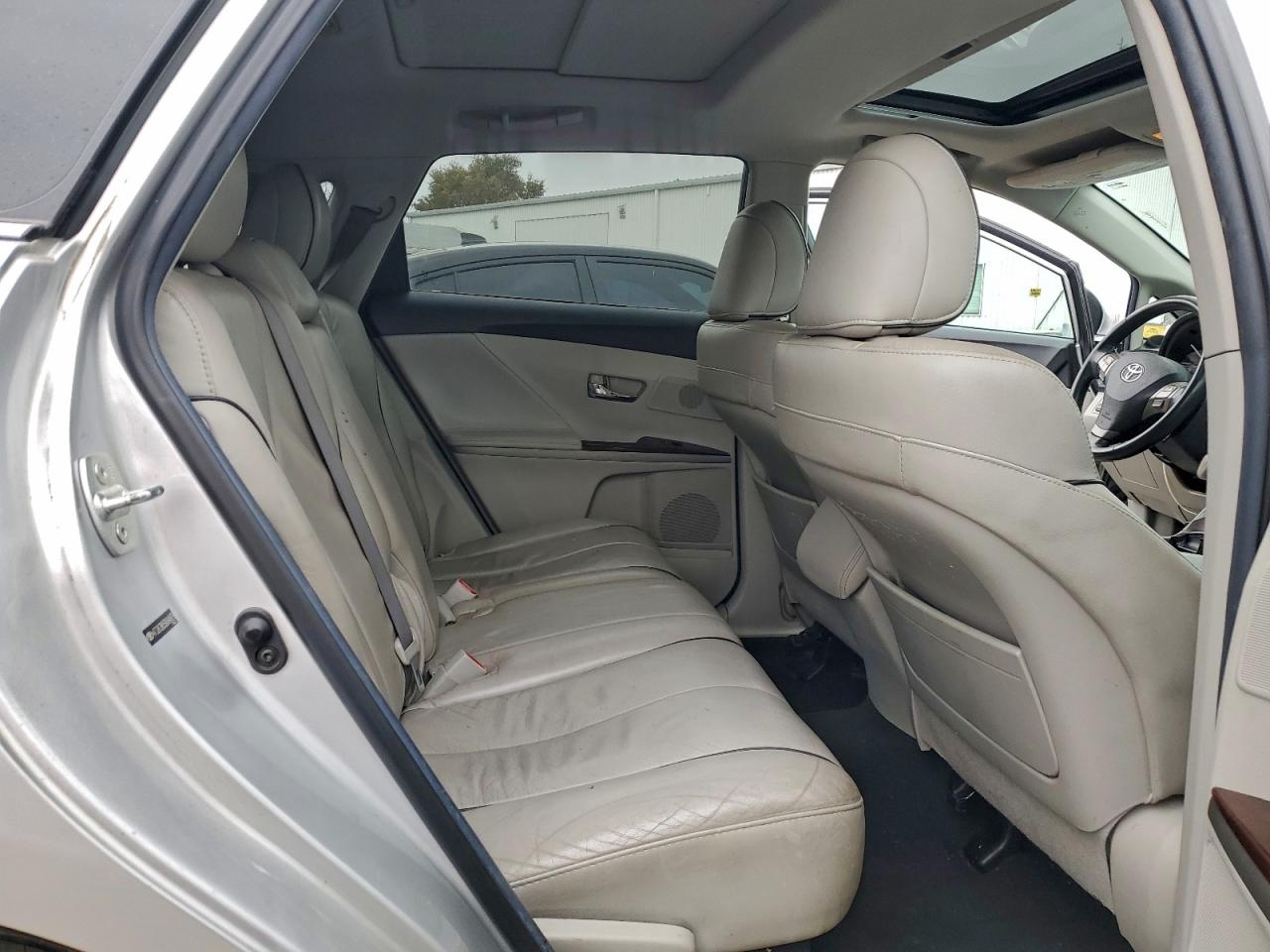 2011 TOYOTA VENZA photo 11