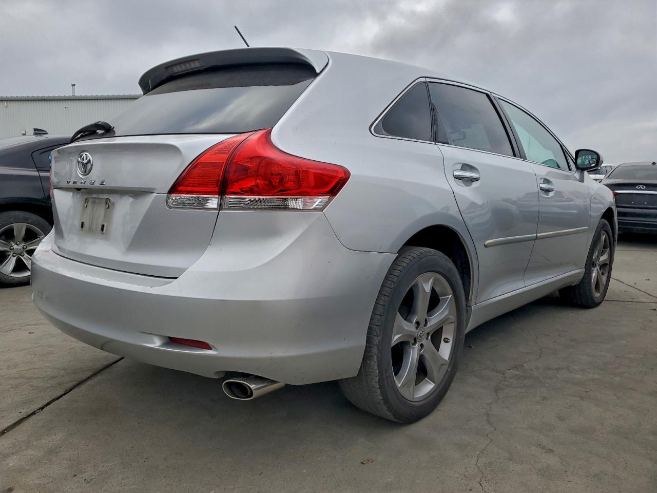2011 TOYOTA VENZA photo 3