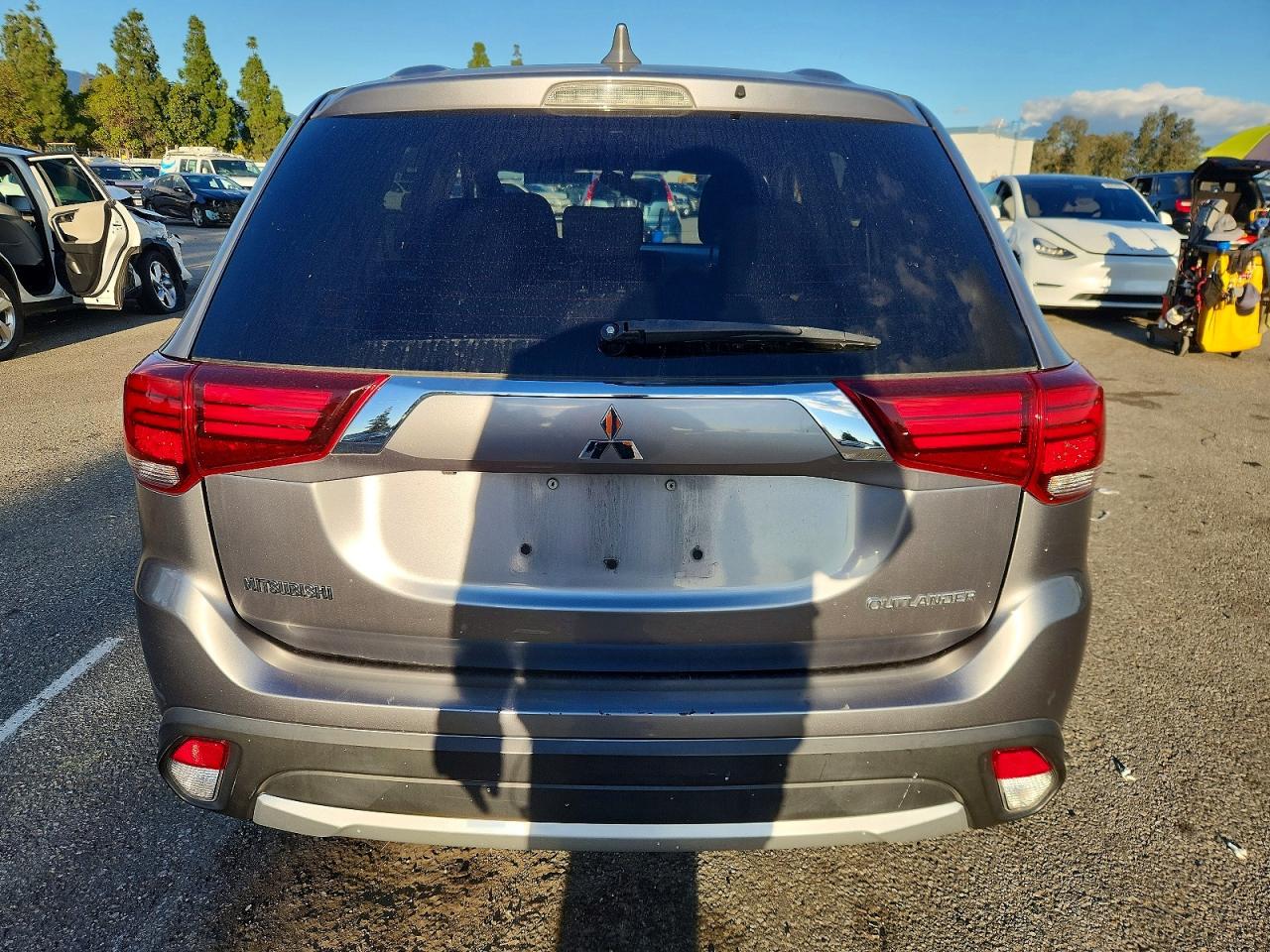 2018 MITSUBISHI OUTLANDER ES photo 11