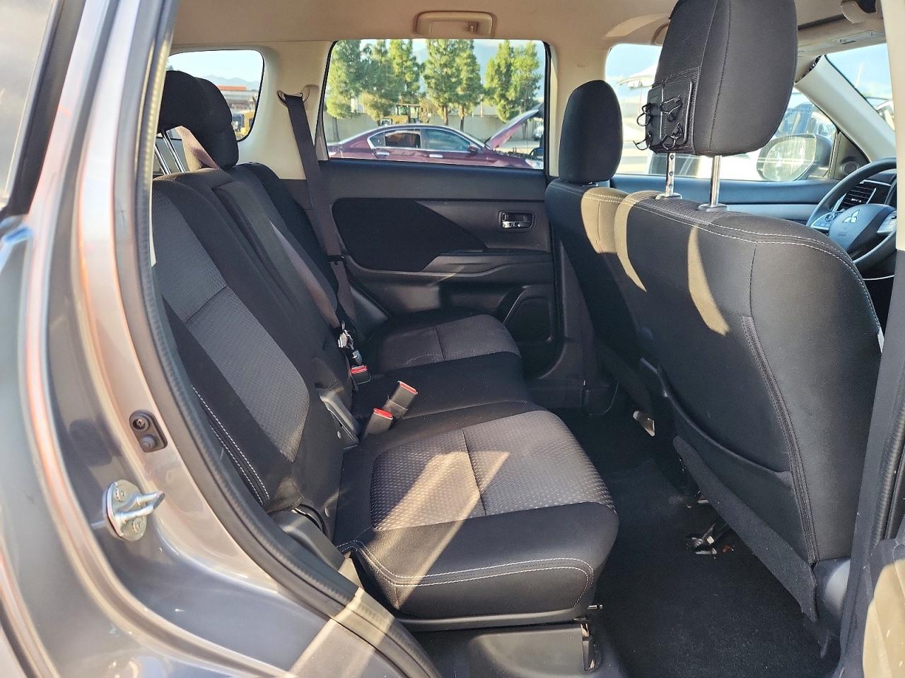 2018 MITSUBISHI OUTLANDER ES photo 19