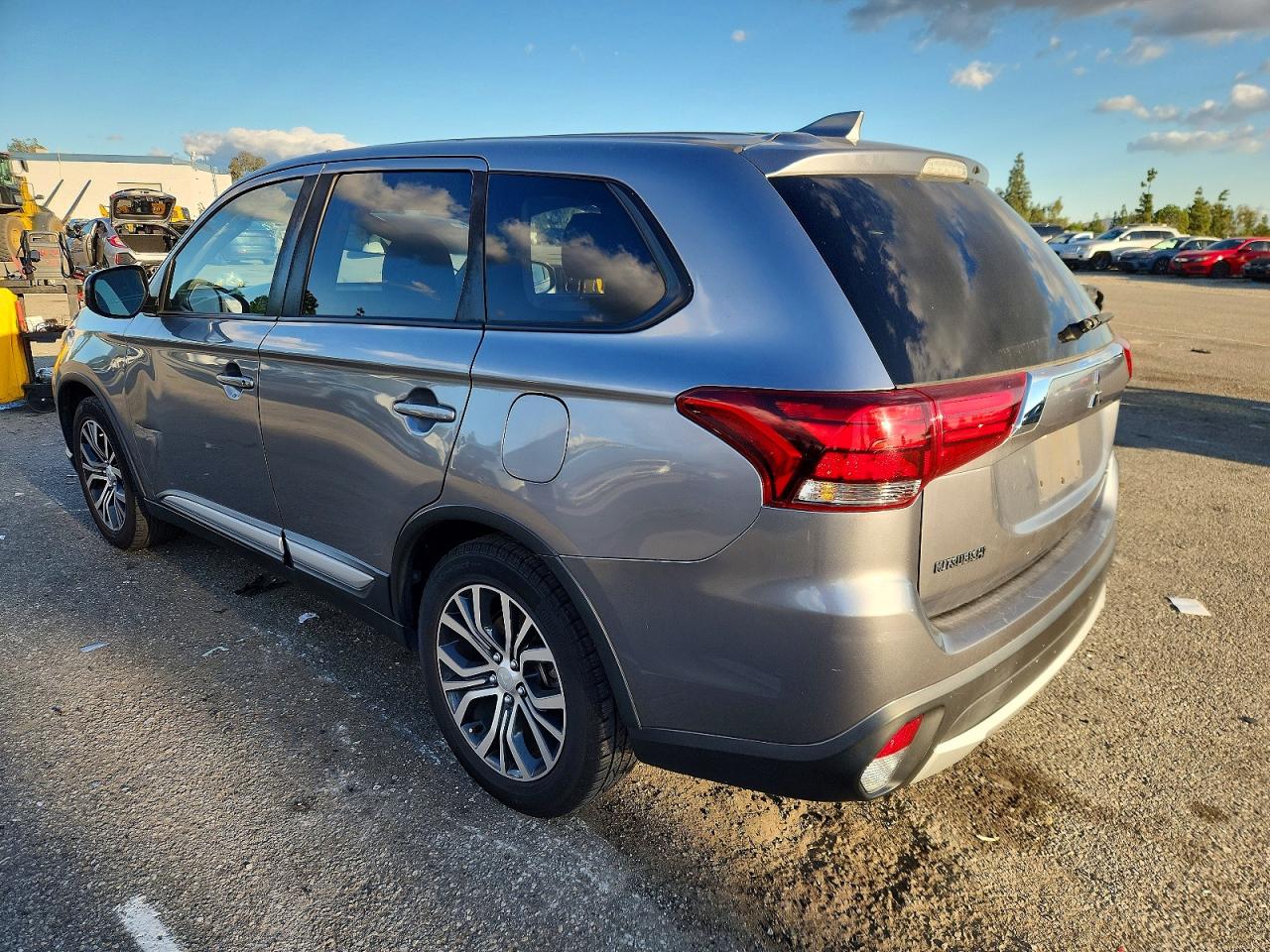 2018 MITSUBISHI OUTLANDER ES photo 3