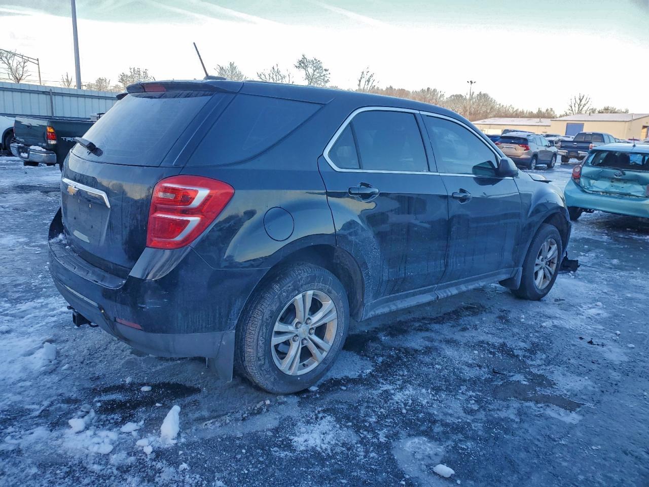 2017 CHEVROLET EQUINOX LS photo 3