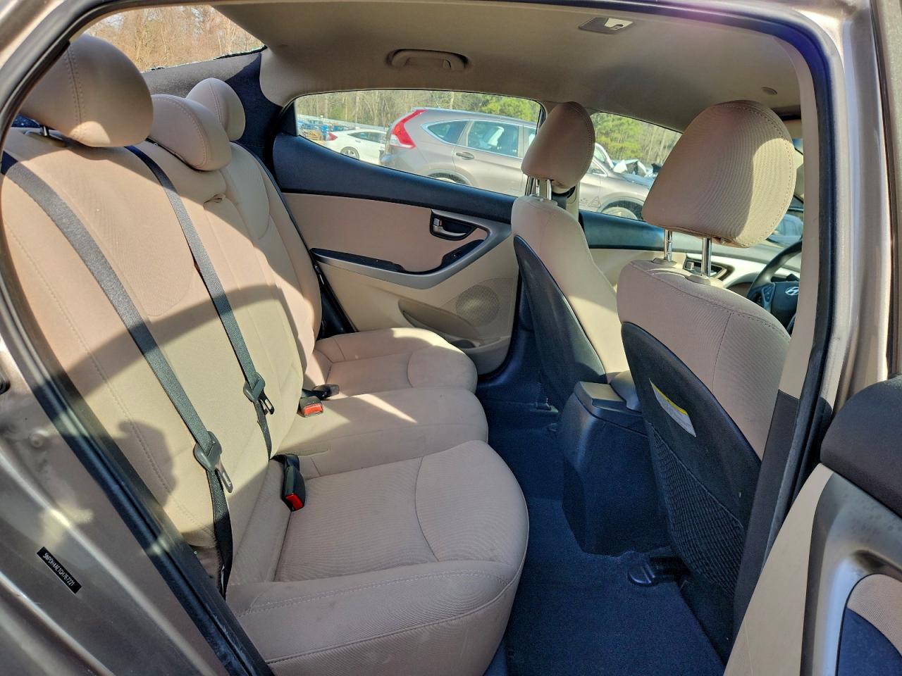 2016 HYUNDAI ELANTRA SE photo 10