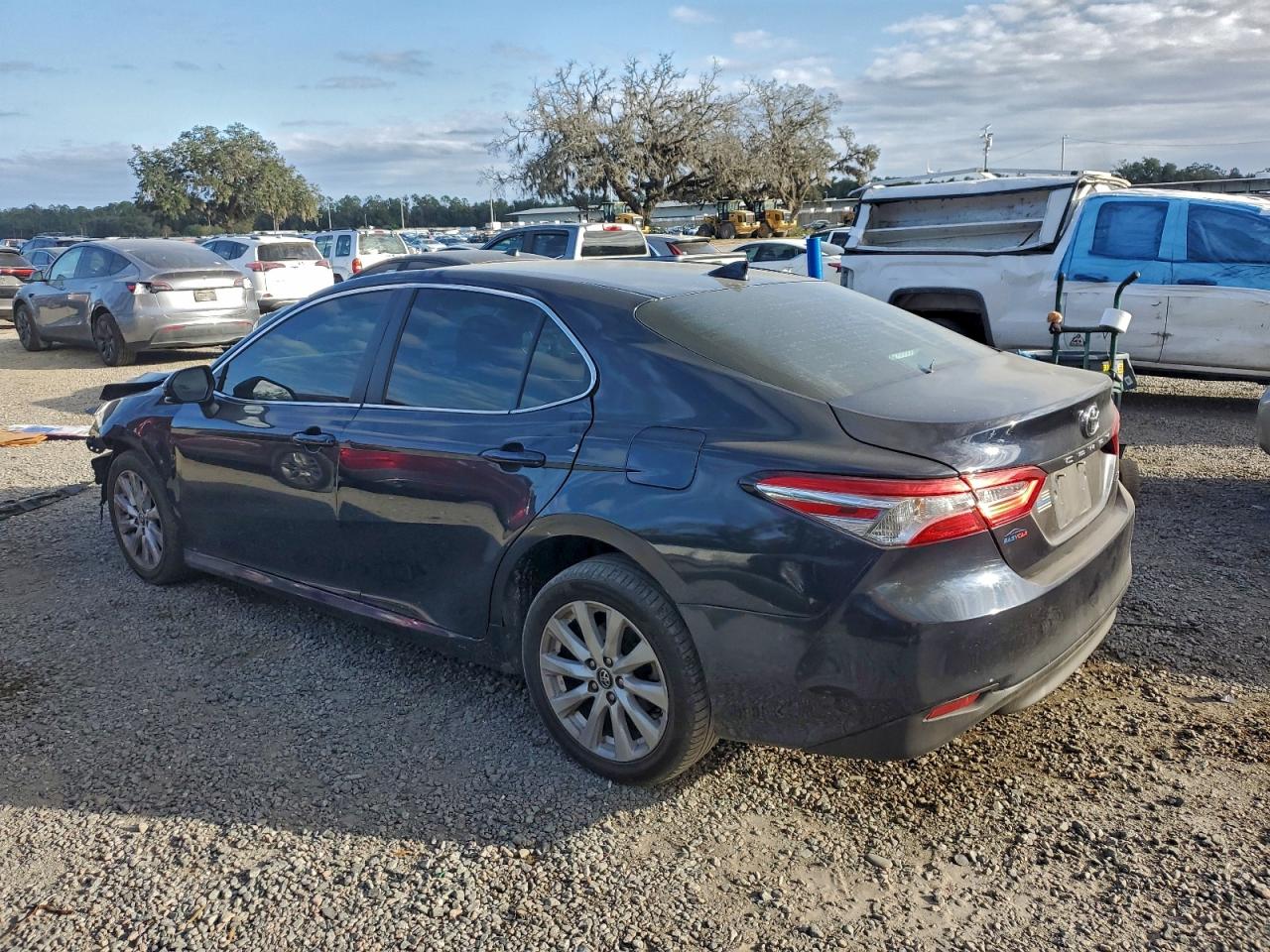 2020 TOYOTA CAMRY LE photo 2