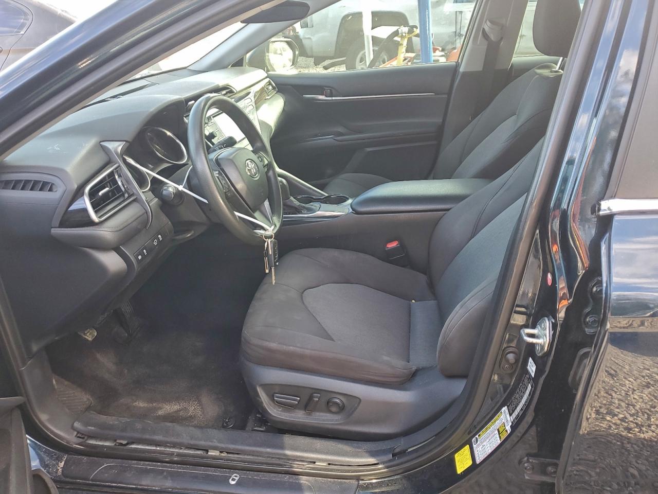 2020 TOYOTA CAMRY LE photo 7