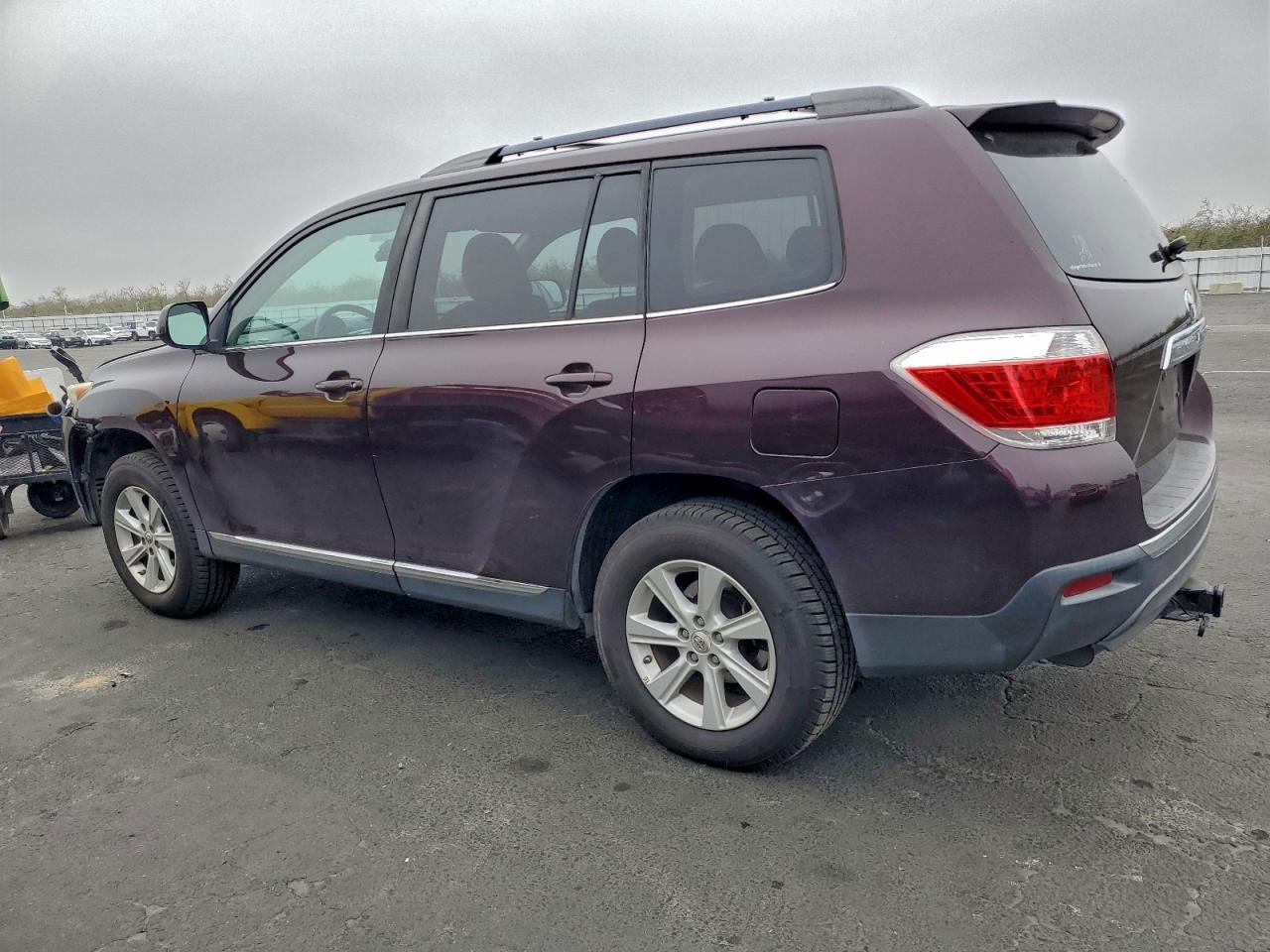2013 TOYOTA HIGHLANDER BASE photo 2