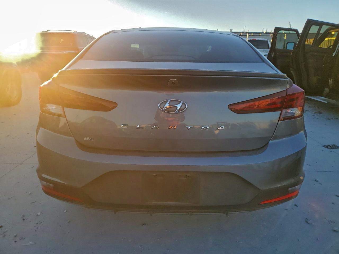 2020 HYUNDAI ELANTRA SE photo 6