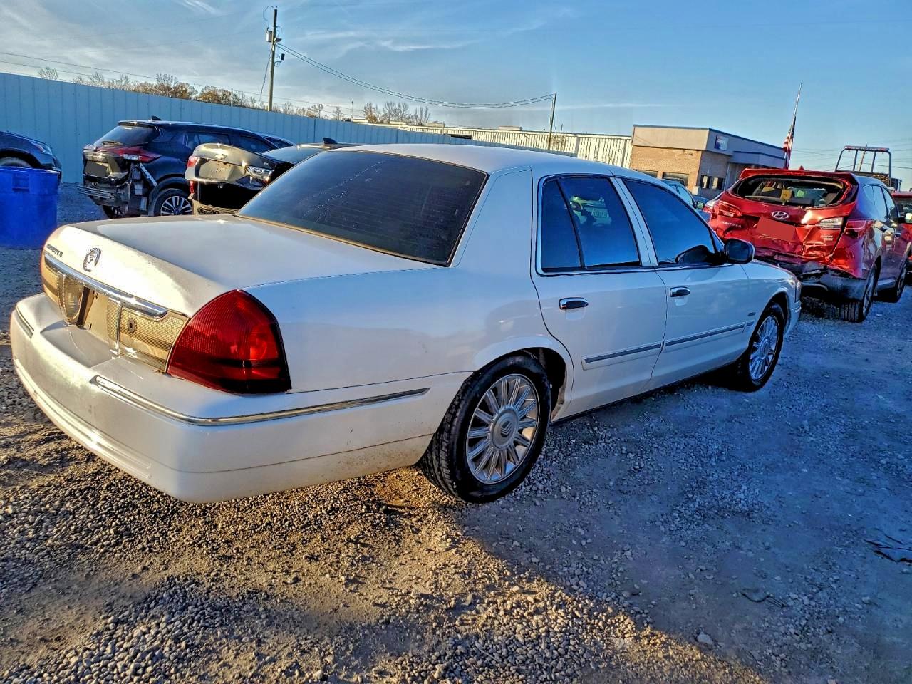 2009 MERCURY GRAND MARQUIS LS photo 3