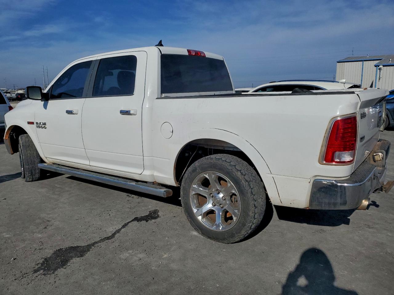 2016 RAM 1500 LARAMIE photo 2