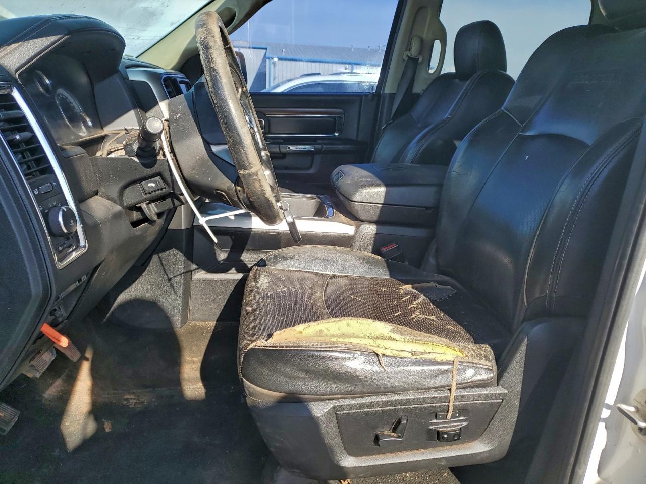 2016 RAM 1500 LARAMIE photo 7