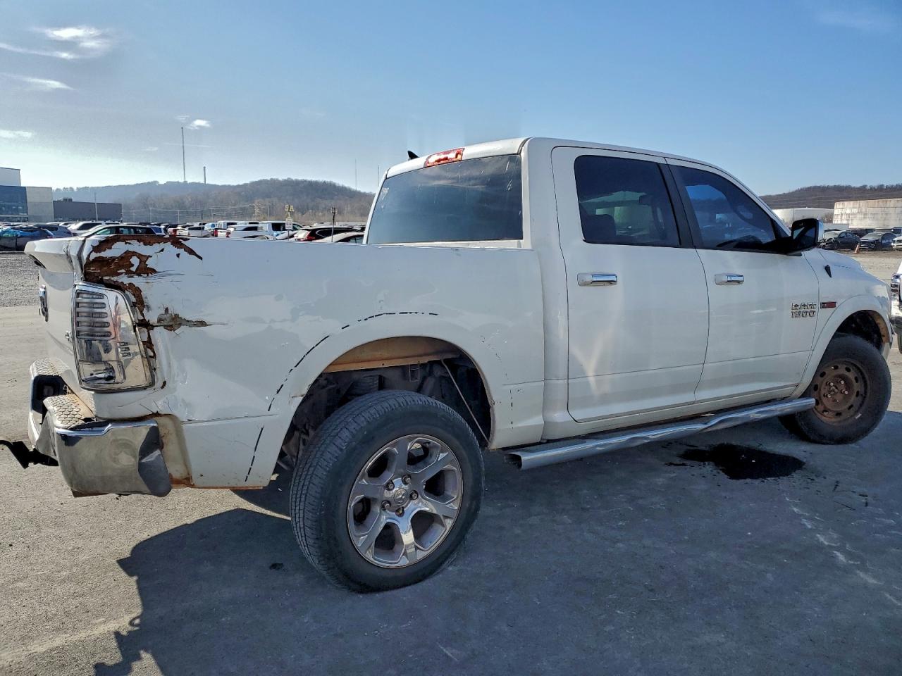 2016 RAM 1500 LARAMIE photo 3