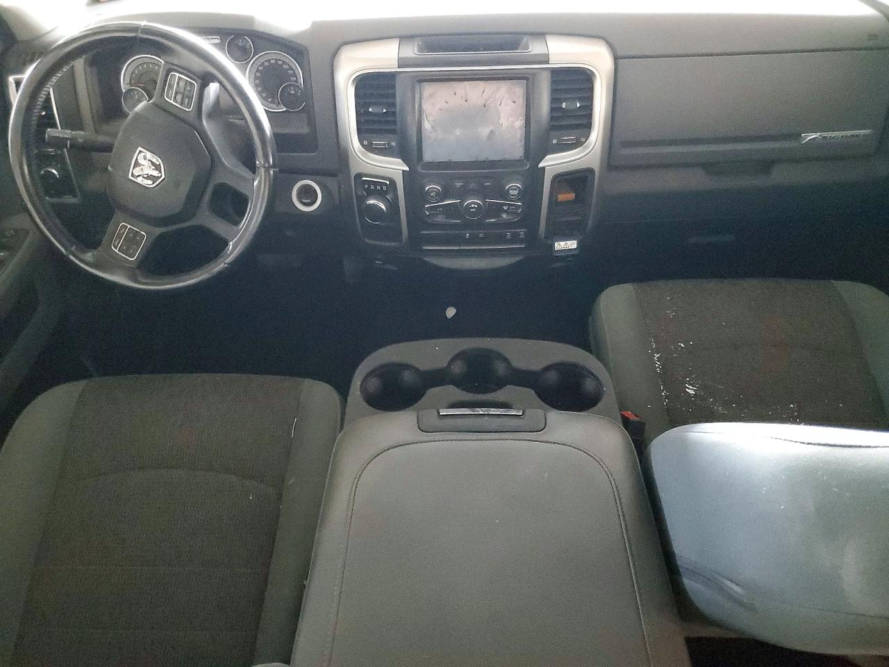 2018 RAM 1500 SLT photo 8