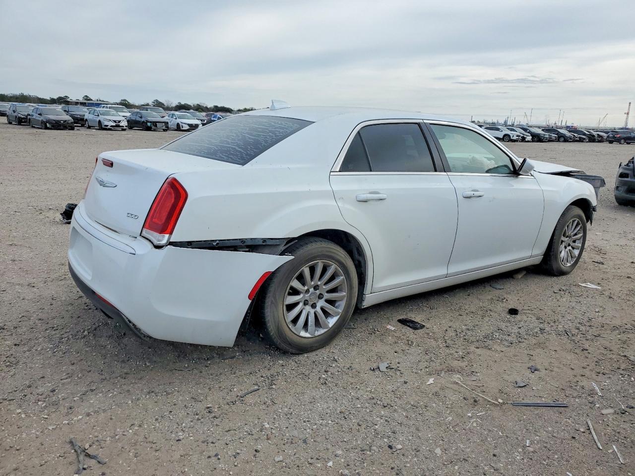 2015 CHRYSLER 300 LIMITED photo 3