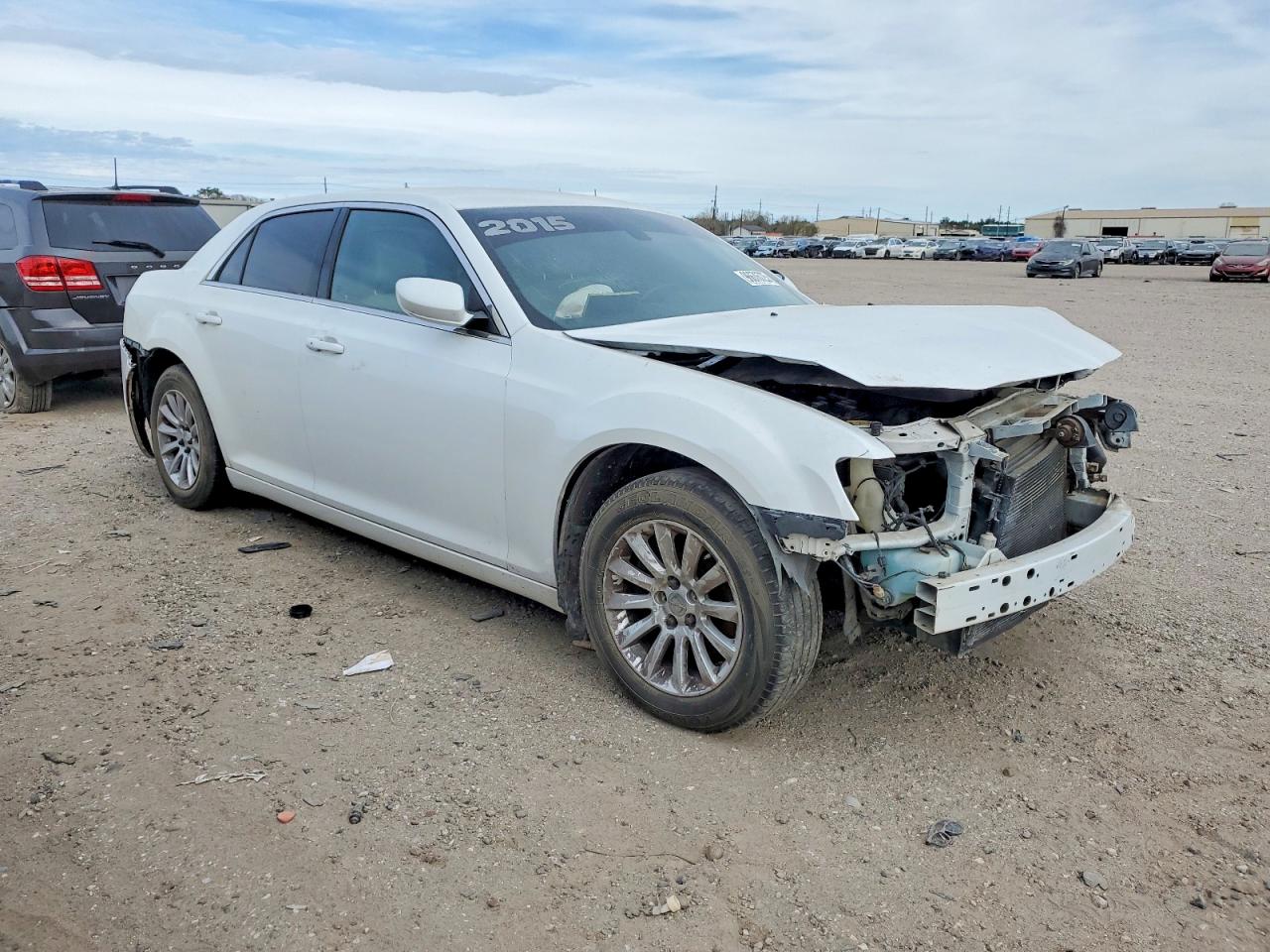 2015 CHRYSLER 300 LIMITED photo 4