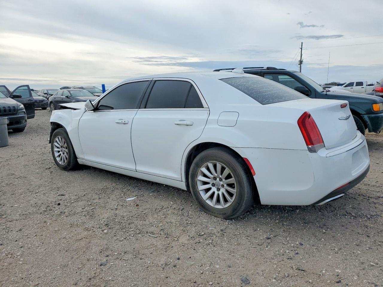 2015 CHRYSLER 300 LIMITED photo 2