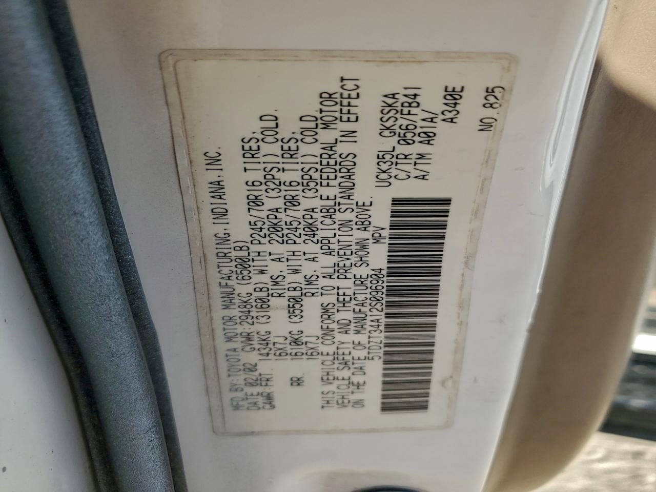 2002 TOYOTA SEQUOIA SR5 photo 13