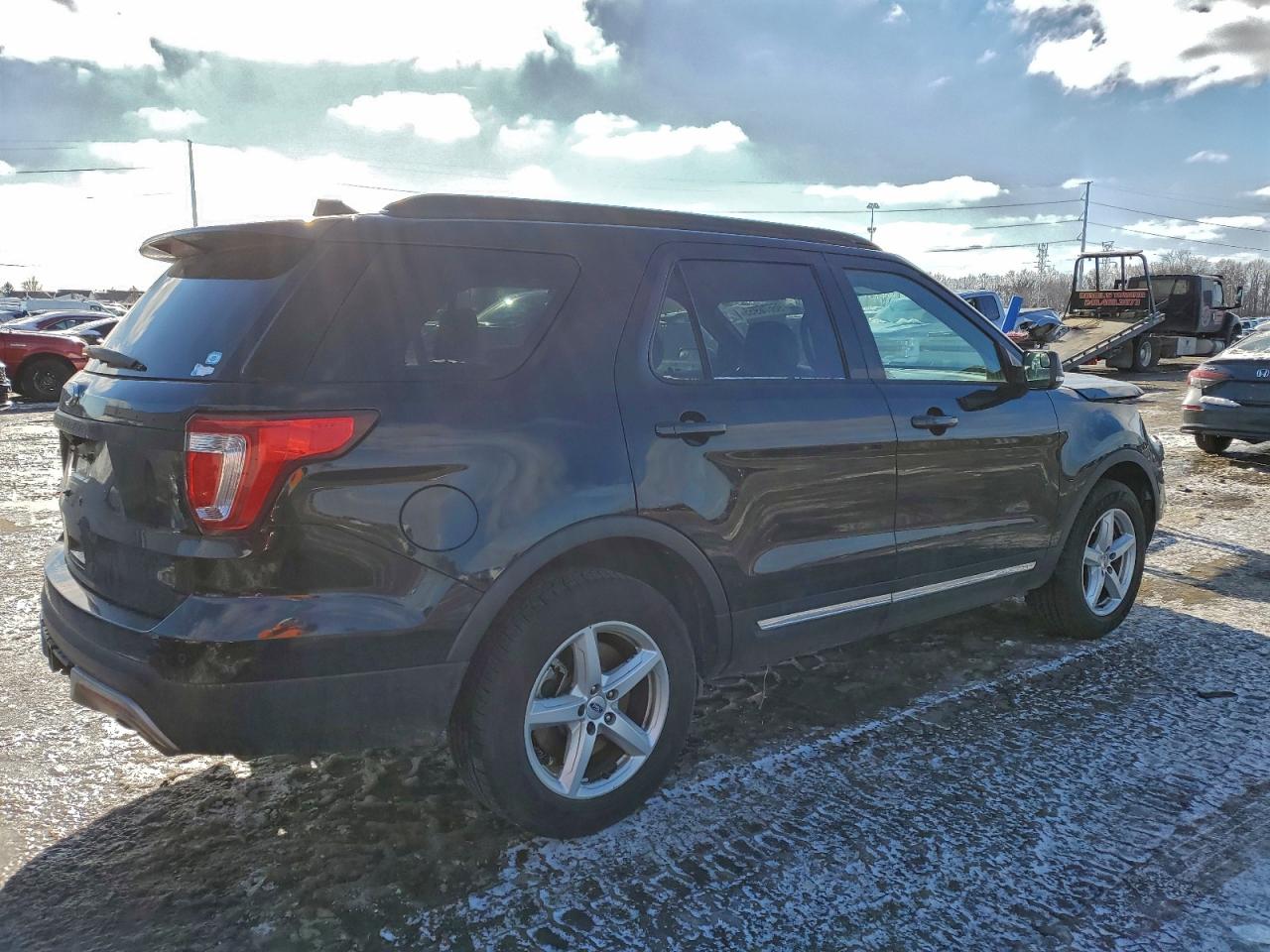2017 FORD EXPLORER XLT photo 5
