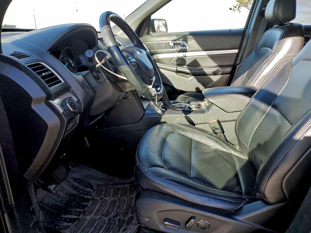 2017 FORD EXPLORER XLT photo 13