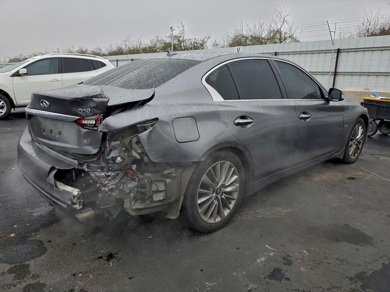 2018 INFINITI Q50 LUXE photo 3