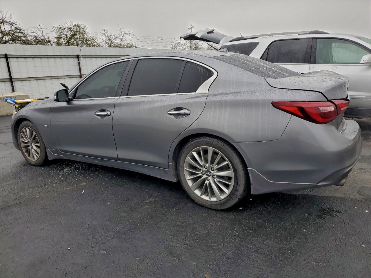 2018 INFINITI Q50 LUXE photo 2