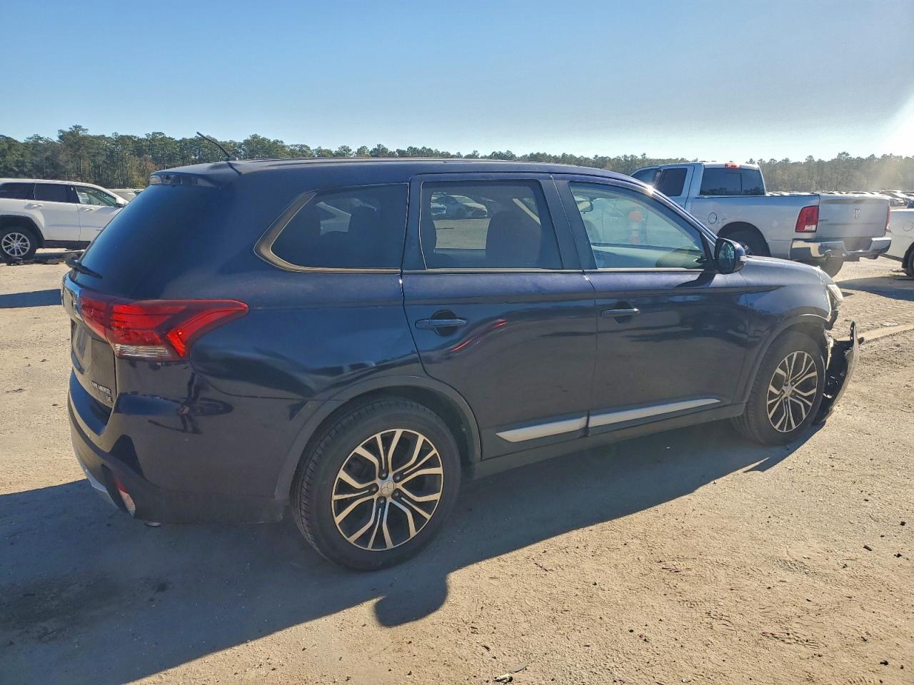 2016 MITSUBISHI OUTLANDER SE photo 3