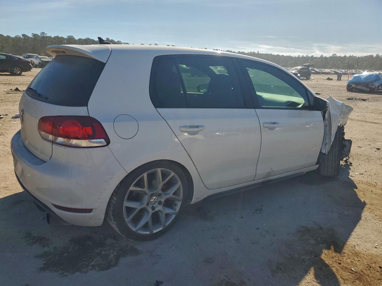 2013 VOLKSWAGEN GTI photo 3