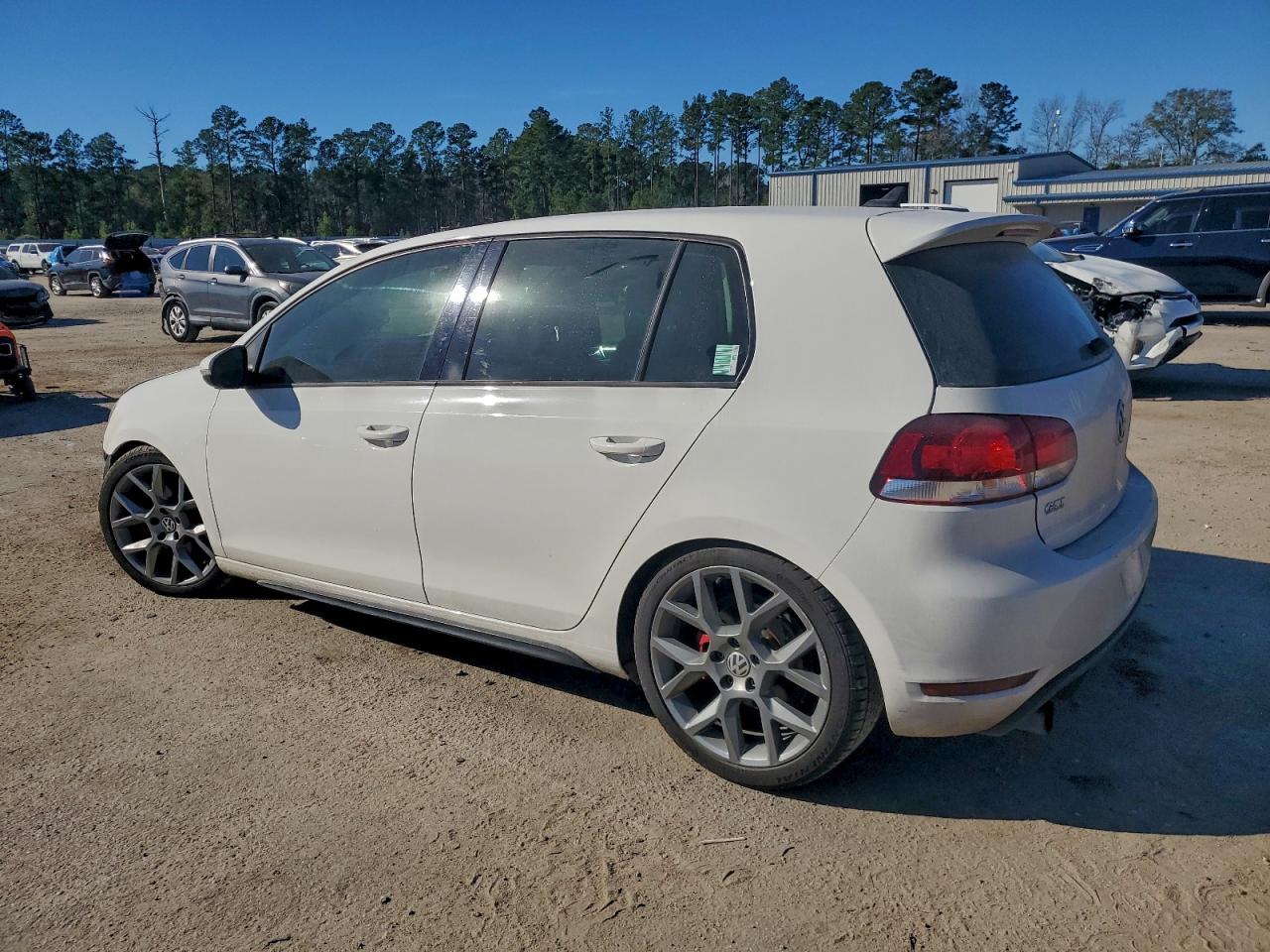 2013 VOLKSWAGEN GTI photo 2