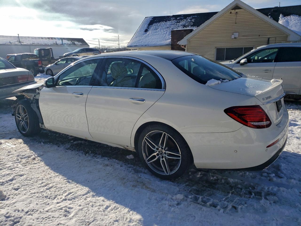 2018 MERCEDES-BENZ E 300 4MATIC photo 2