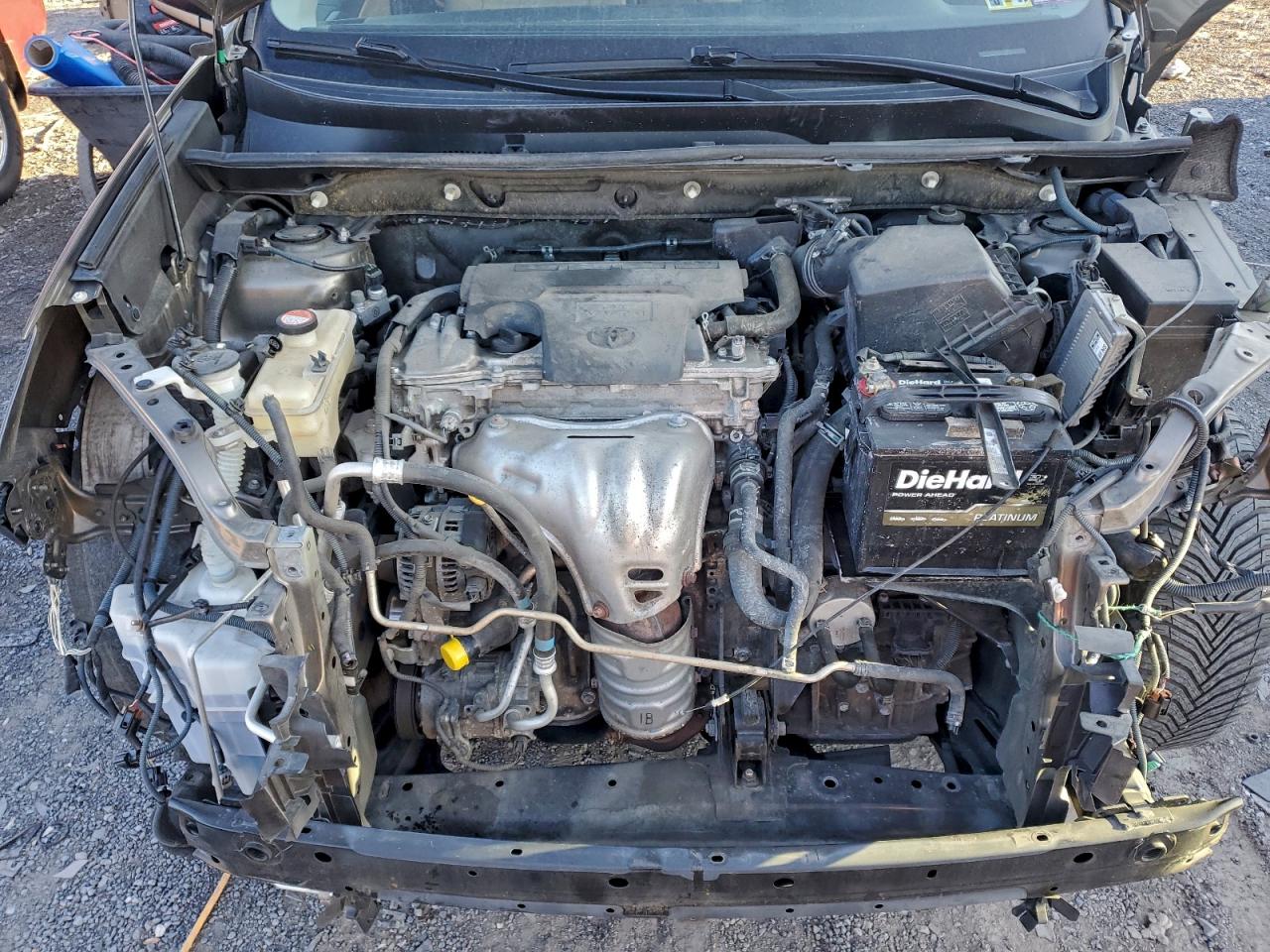 2014 TOYOTA RAV4 XLE photo 12